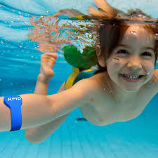 swimming pool swimming pool